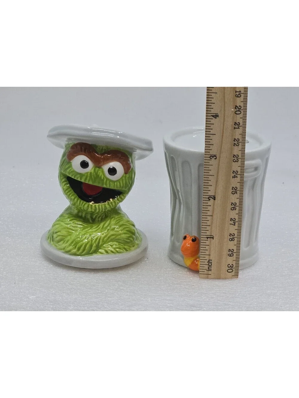 2018 Sesame Street Sculpted Ceramic Salt & Pepper Set Oscar